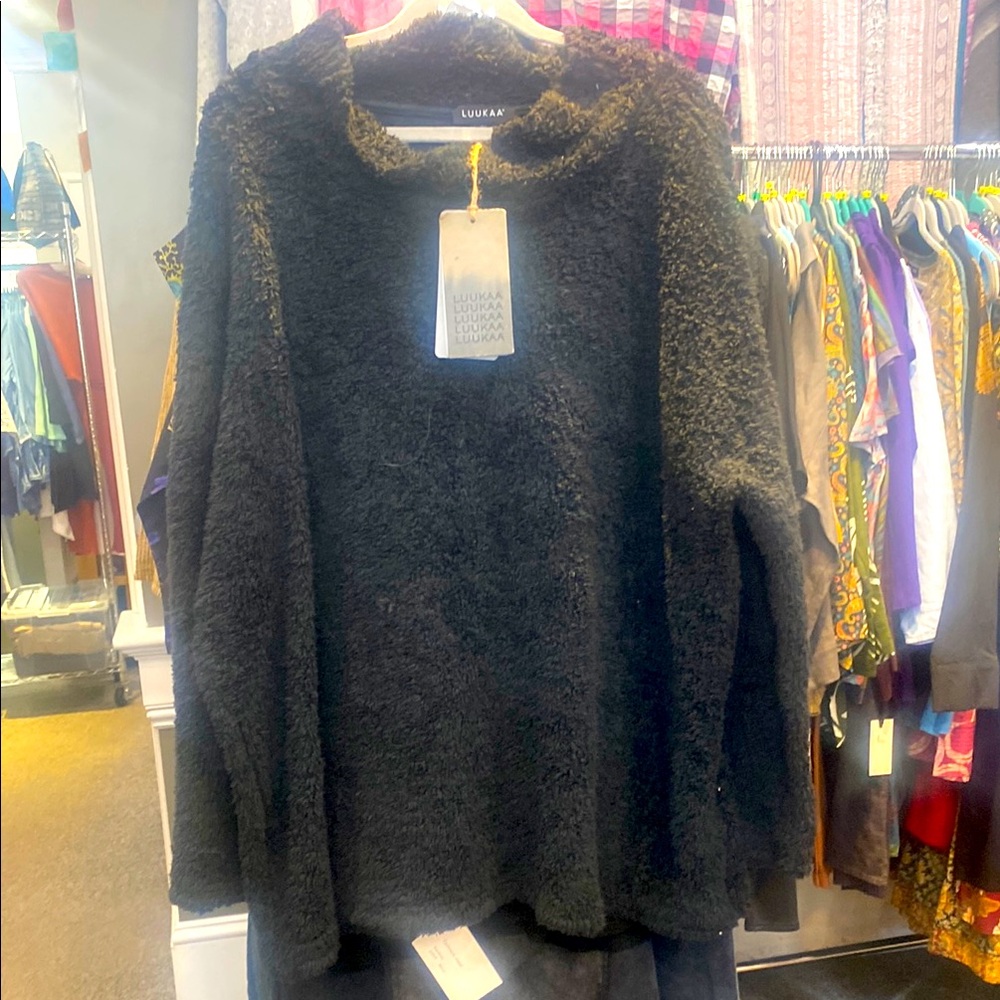 LUUKAA ..Black Sherpa Sweater..🌺NWTs